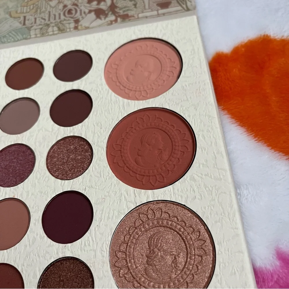 Eyeshadow and Face Palette 20 Eyeshadows, 2 Blushes, 1 Highlight